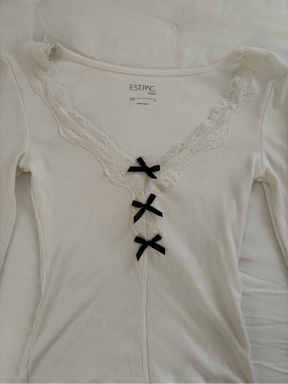 PacSun White Ribbed Lace-Trim Long Sleeve Top with Black Bows